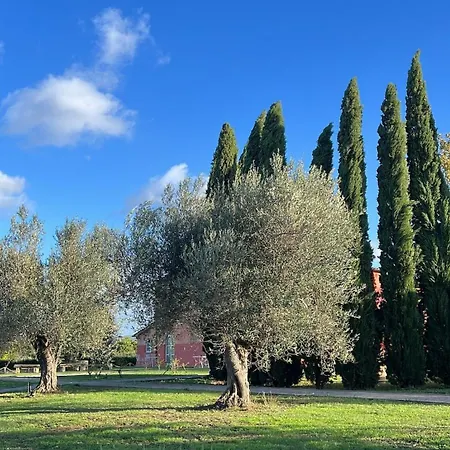 Elegante In Un Casolare Toscano Скарлино
